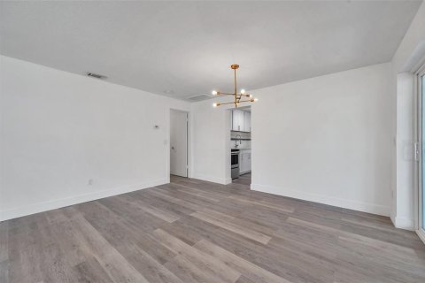 Снять в аренду виллу или дом в Ларго, Флорида 3 комнаты, 127.09м2, № 1733843 - фото 12