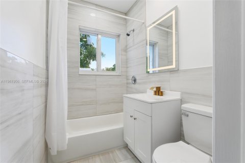 Villa ou maison à vendre à Miami, Floride: 5 chambres, 123.1 m2 № 2024795 - photo 24