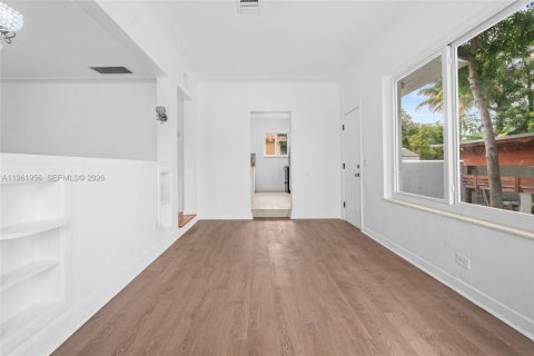 Villa ou maison à vendre à Miami, Floride: 5 chambres, 123.1 m2 № 2024795 - photo 8