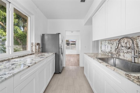 Villa ou maison à vendre à Miami, Floride: 5 chambres, 123.1 m2 № 2024795 - photo 15