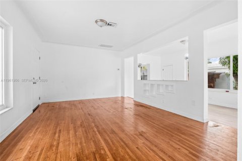 Villa ou maison à vendre à Miami, Floride: 5 chambres, 123.1 m2 № 2024795 - photo 7