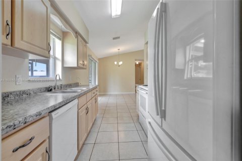 House in Sebring, Florida 3 bedrooms, 119.66 sq.m. № 1814410 - photo 8