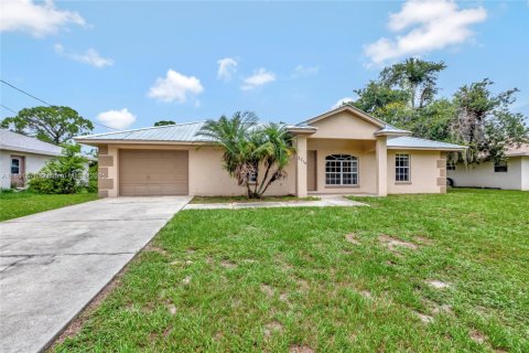 House in Sebring, Florida 3 bedrooms, 119.66 sq.m. № 1814410 - photo 1