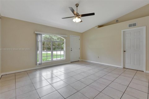 House in Sebring, Florida 3 bedrooms, 119.66 sq.m. № 1814410 - photo 4