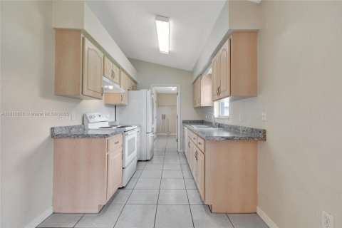 House in Sebring, Florida 3 bedrooms, 119.66 sq.m. № 1814410 - photo 7