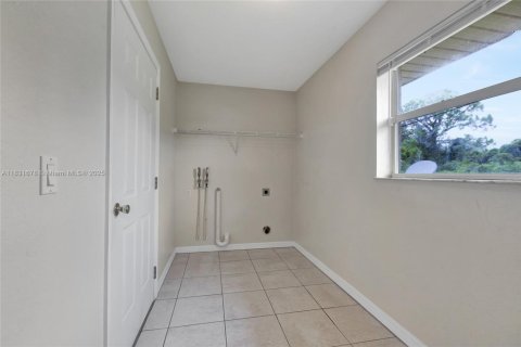 House in Sebring, Florida 3 bedrooms, 119.66 sq.m. № 1814410 - photo 23