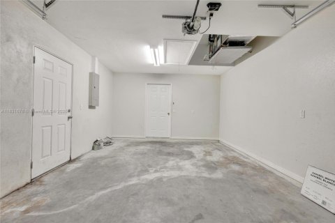 House in Sebring, Florida 3 bedrooms, 119.66 sq.m. № 1814410 - photo 25