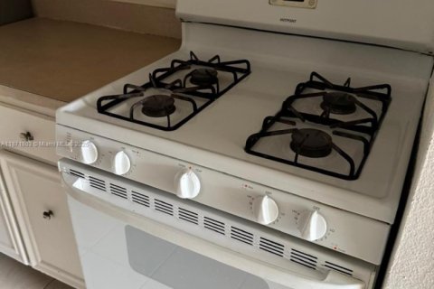 Condominio en venta en Hialeah, Florida, 2 dormitorios, 131.64 m2 № 1983264 - foto 12