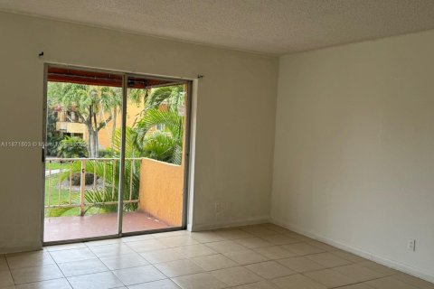 Condominio en venta en Hialeah, Florida, 2 dormitorios, 131.64 m2 № 1983264 - foto 2
