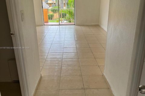 Condominio en venta en Hialeah, Florida, 2 dormitorios, 131.64 m2 № 1983264 - foto 15