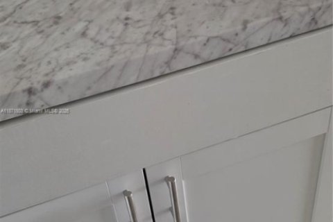 Condominio en venta en Hialeah, Florida, 2 dormitorios, 131.64 m2 № 1983264 - foto 5