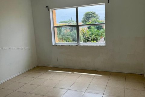 Condominio en venta en Hialeah, Florida, 2 dormitorios, 131.64 m2 № 1983264 - foto 3