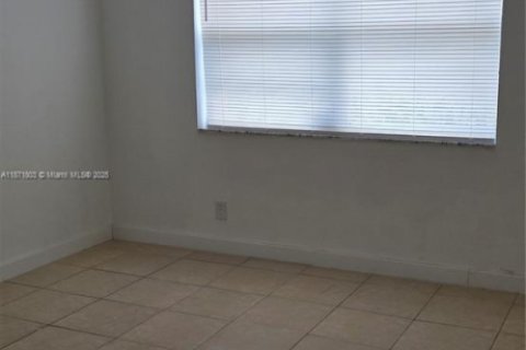 Condominio en venta en Hialeah, Florida, 2 dormitorios, 131.64 m2 № 1983264 - foto 7