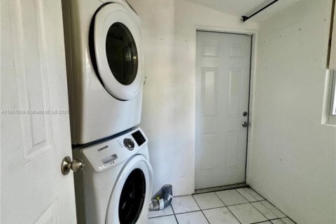 Casa en alquiler en Fort Lauderdale, Florida, 3 dormitorios, 175.96 m2 № 1847717 - foto 18