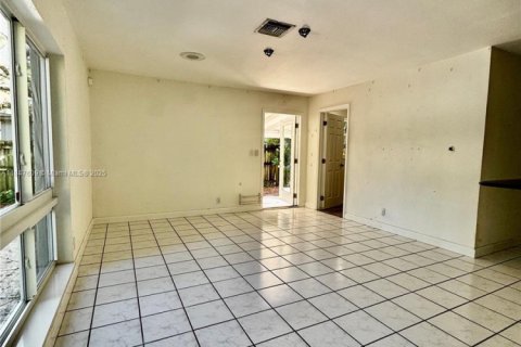 Casa en alquiler en Fort Lauderdale, Florida, 3 dormitorios, 175.96 m2 № 1847717 - foto 9