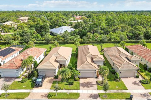 House in Port St. Lucie, Florida 2 bedrooms, 170.38 sq.m. № 2081615 - photo 2