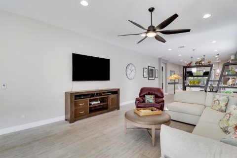 House in Port St. Lucie, Florida 2 bedrooms, 170.38 sq.m. № 2081615 - photo 8