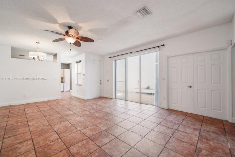 Touwnhouse à vendre à Hollywood, Floride: 3 chambres, 149.02 m2 № 1633458 - photo 3
