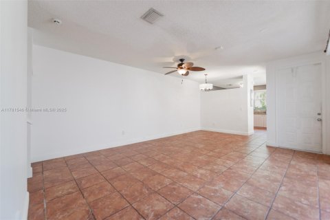 Touwnhouse à vendre à Hollywood, Floride: 3 chambres, 149.02 m2 № 1633458 - photo 2