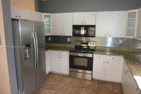 Touwnhouse à vendre à Hollywood, Floride: 3 chambres, 149.02 m2 № 1633458 - photo 8