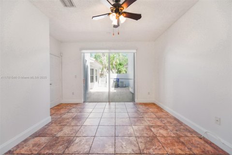 Touwnhouse à vendre à Hollywood, Floride: 3 chambres, 149.02 m2 № 1633458 - photo 11