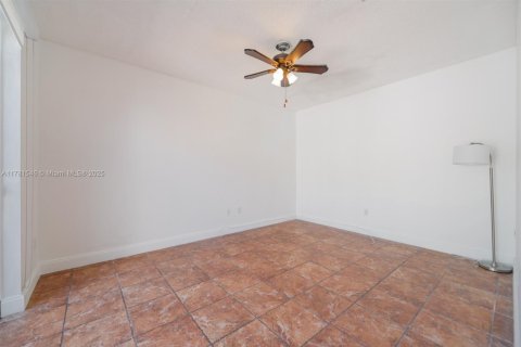 Touwnhouse à vendre à Hollywood, Floride: 3 chambres, 149.02 m2 № 1633458 - photo 9