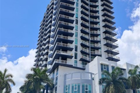 Condominio en Miami, Florida, 1 dormitorio  № 2090299