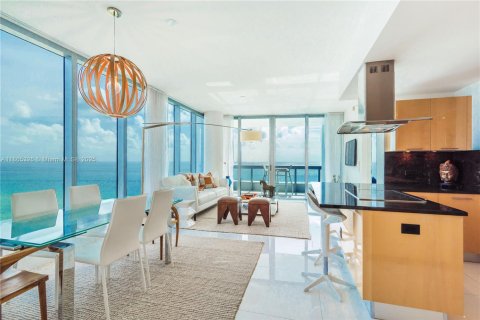 Купить кондоминиум в Майами-Бич, Флорида 2 спальни, 119.84м2, № 1926126 - фото 1