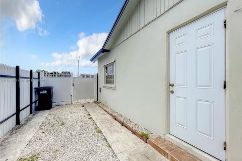 Villa ou maison à vendre à Miami, Floride: 3 chambres, 158.77 m2 № 1850718 - photo 27