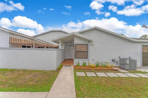 Кондоминиум с 3 спальнями в Майами, Флорида № 2017703