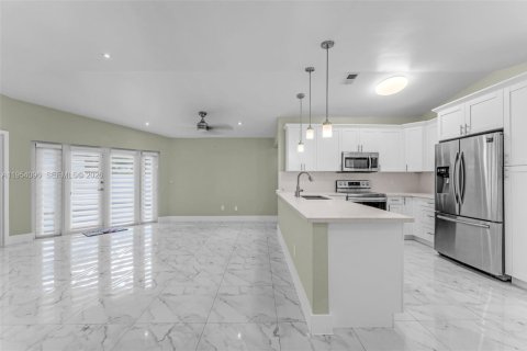 Condominio en venta en Miami, Florida, 3 dormitorios, 97.55 m2 № 2017703 - foto 3