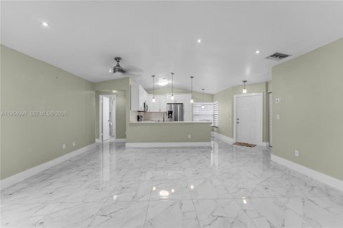 Condominio en venta en Miami, Florida, 3 dormitorios, 97.55 m2 № 2017703 - foto 2