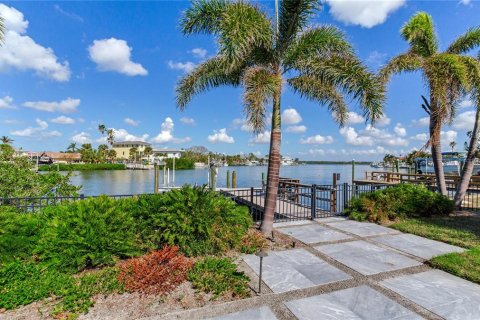 Купить виллу или дом в Редингтон-Бич, Флорида 6 комнат, 160.16м2, № 1446659 - фото 20