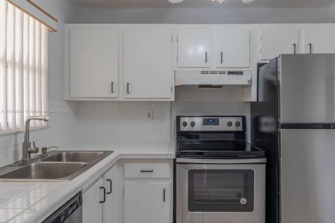 Condo in Margate, Florida, 1 bedroom  № 1730200 - photo 10