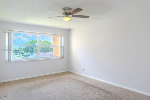 Condo in Margate, Florida, 1 bedroom  № 1730200 - photo 13