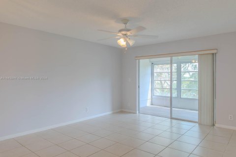 Condo in Margate, Florida, 1 bedroom  № 1730200 - photo 5