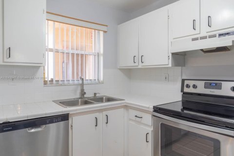Condo in Margate, Florida, 1 bedroom  № 1730200 - photo 11