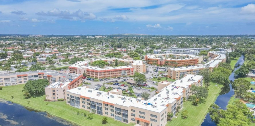 Condo in Margate, Florida, 1 bedroom  № 1730200