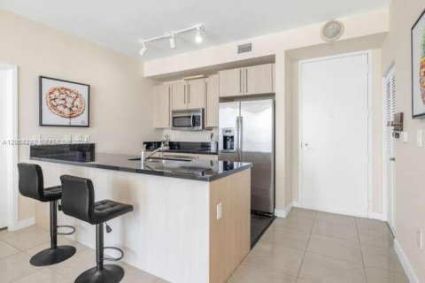 Copropriété à louer à Miami, Floride: 2 chambres, 94.11 m2 № 2169513 - photo 12