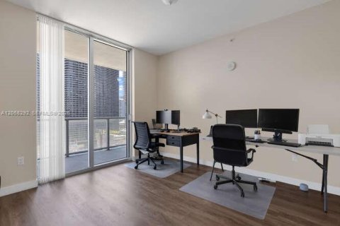 Copropriété à louer à Miami, Floride: 2 chambres, 94.11 m2 № 2169513 - photo 23