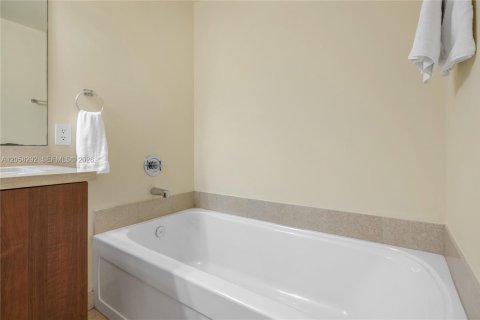 Copropriété à louer à Miami, Floride: 2 chambres, 94.11 m2 № 2169513 - photo 20