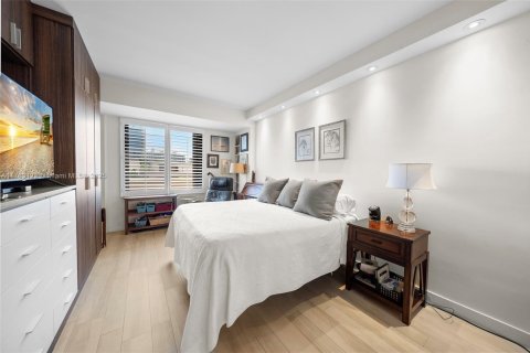 Condo in Key Biscayne, Florida, 3 bedrooms  № 1696140 - photo 28