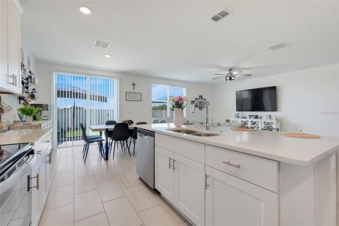 Villa ou maison à vendre à Haines City, Floride: 4 chambres, 184.69 m2 № 1721879 - photo 14
