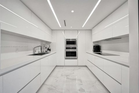 Condo in Miami, Florida, 3 bedrooms  № 1814701 - photo 13