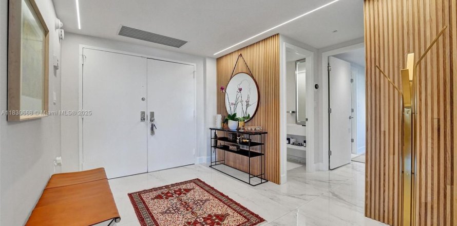 Condo in Miami, Florida, 3 bedrooms  № 1814701