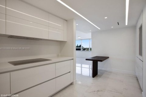 Condo in Miami, Florida, 3 bedrooms  № 1814701 - photo 15