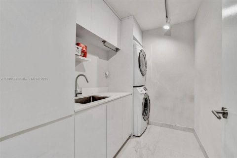Condo in Miami, Florida, 3 bedrooms  № 1814701 - photo 28