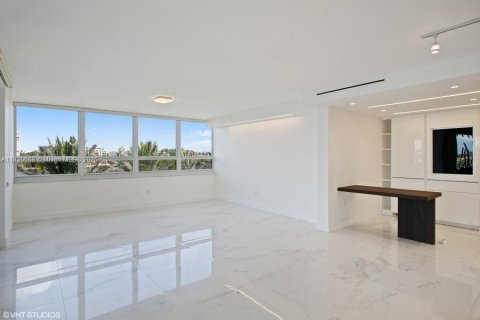Condo in Miami, Florida, 3 bedrooms  № 1814701 - photo 10
