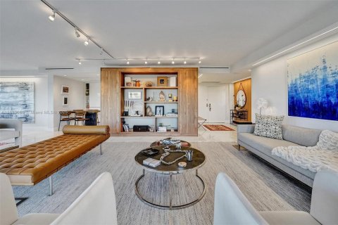 Condo in Miami, Florida, 3 bedrooms  № 1814701 - photo 11