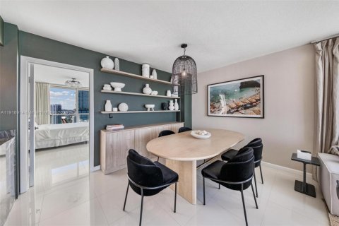 Copropriété à vendre à Miami, Floride: 2 chambres, 127.09 m2 № 1974067 - photo 11
